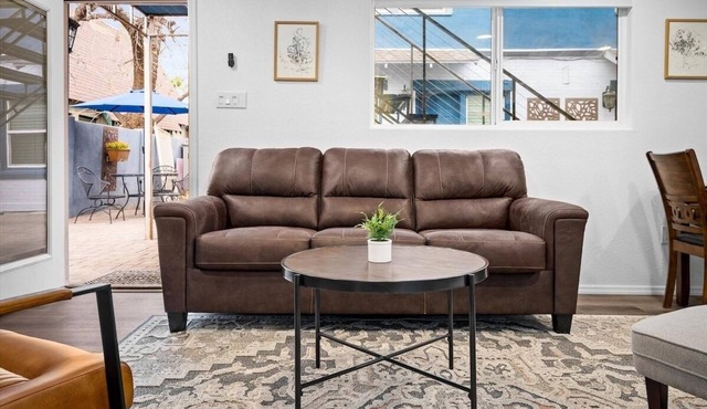 14 Chelsea Place On The Park, In Heart Of Downtown