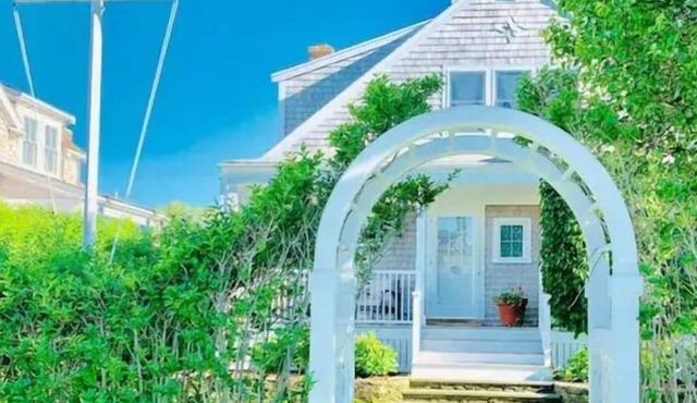 14 East Lincoln Avenue, Nantucket, MA