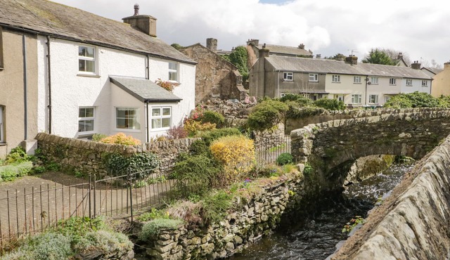 14 LOW ROW, pet friendly, with open fire in Cark In Cartmel