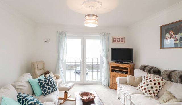 14 LYME MEWS, pet friendly, with a garden in Seaton, Devon