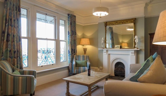 14 Market Cross Place - Beachfront location with lovely sea views - Aldeburgh Coastal Cottages