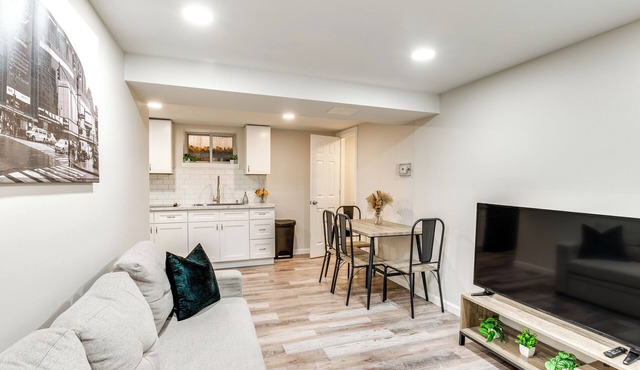 14 Mi to Central Park: Chic Mt Vernon Retreat