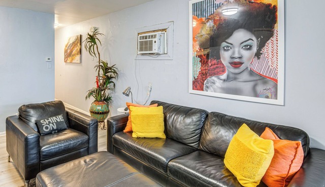 14 Mi to Dtwn Chicago: Studio in Ashburn!