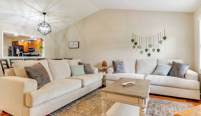 14 Mi to Dtwn Indy: Family Gem w/Yard