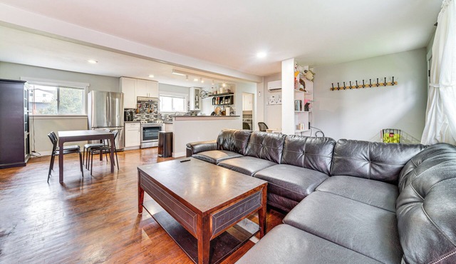 14 Mi to Dtwn Seattle: Sleek Home w/Large Yard