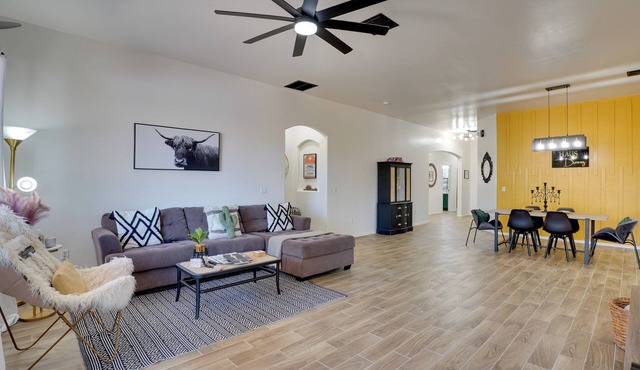14 Mi to Dtwn: Tucson Escape w/Patio!