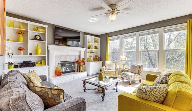 14 Mi to Kansas City: Group Getaway in Liberty!