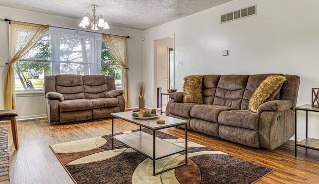 14 Mi to Lucas Oil Stadium: Home w/Fire Pit!