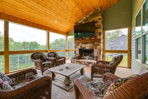 14 Mi to Mammoth Cave NP Spacious Family Home