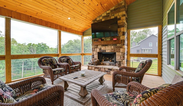 14 Mi to Mammoth Cave NP: Spacious Family Home