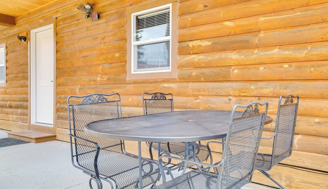 14 Mi to Mississippi River: Rural Cochrane Retreat