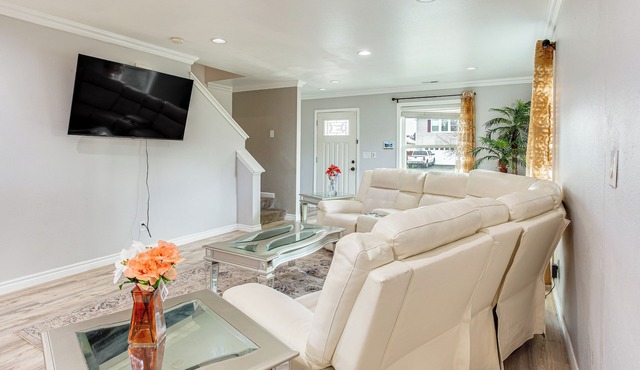 14 Mi to Tacoma Art Museum: Quiet Puyallup Getaway