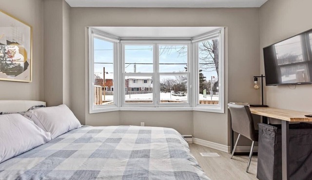 14 minutes from downtown, Luxury home in Nepean
