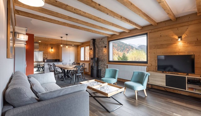 14-person chalet 10 minutes from ski resorts