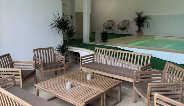 14-person gîte with heated indoor pool, games room and Jacuzzi