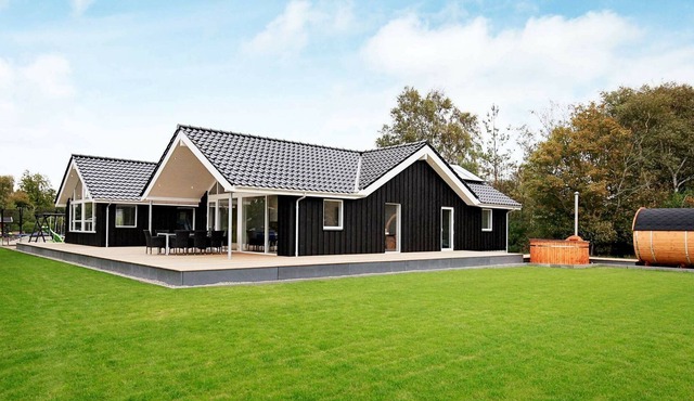 14 person holiday home in Gørlev