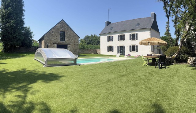 14 person vacation home with pool and spa 17 minutes from the beach