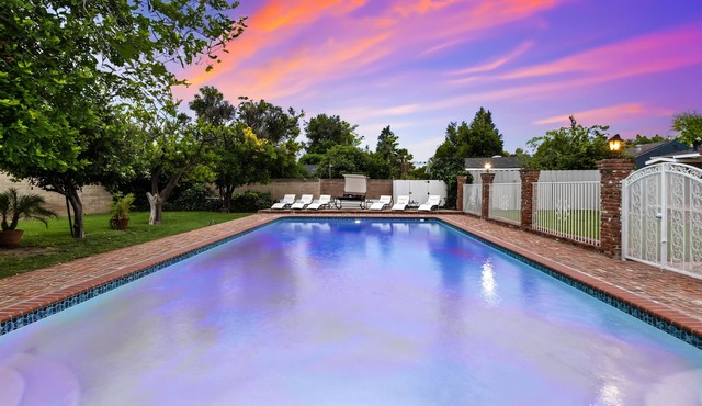 14 ppl Estate w/Pool. Near Universal Studios!