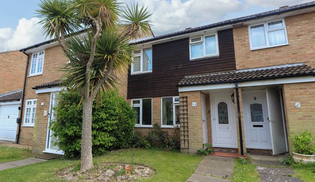 14 SHORWELL, pet friendly, with a garden in Netley Abbey