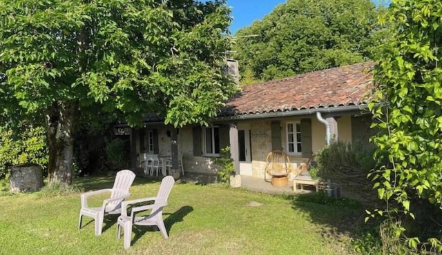 140-square-meter vacation home, 4 bedrooms, 3 shower rooms, garden, magnificent view.