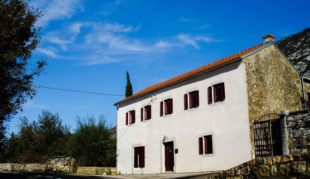 140 years fully renovated house in natural surroundings