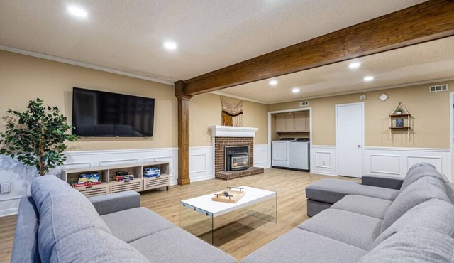 14003 Maebeth · ❂Mayflower Cottage❂ Ping Pong Table/Fiber Wifi!