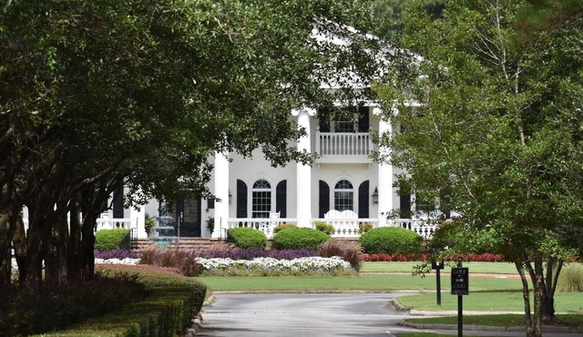 1408m 1 Bedroom Condo by RedAwning