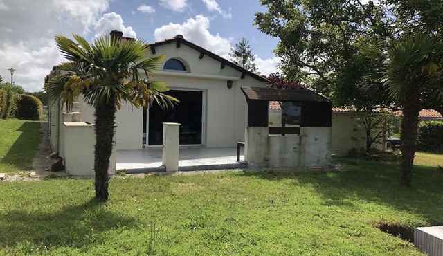 140m2 house with garden and heated swimming pool