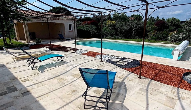 140m² house with swimming pool, very quiet, near town center and at the foot of the Sidobre mountains