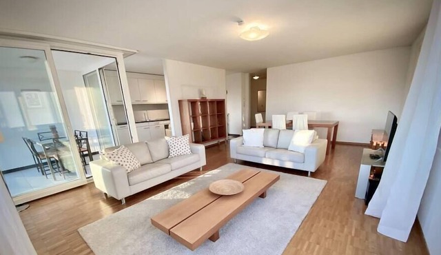 141 Your bright and spacious apartment by the lake