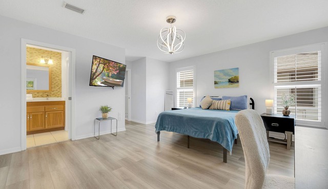 1413- Just Peachy, Spacious Entertaining, Arenas 1 Mile, Pet & Family Friendly