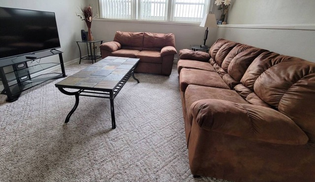 1417 Weston Comforts: Ski Hill, Hospital and River with in minutes