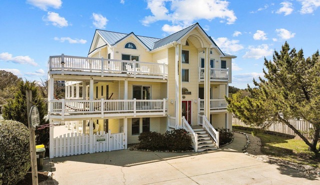 1427 - Infinity Shores, Oceanside Beauty! Lots of Deck Space. Private Pool. Game Room.