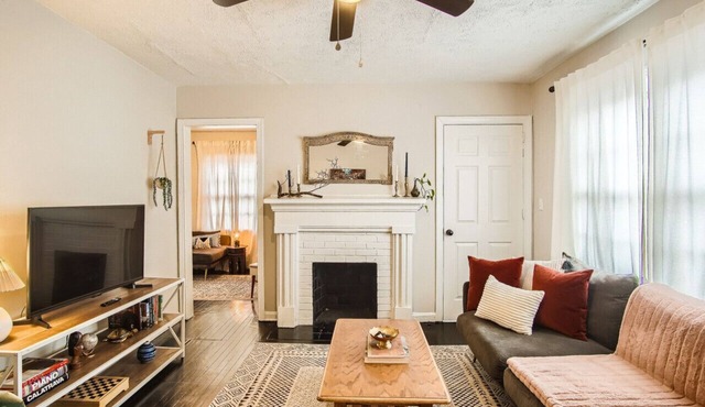 1429 Lanvale · Quaint Boho Retreat Near Downtown - Pet Friendly