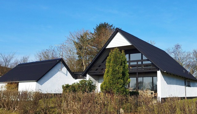 144 m2 lovely house in scenic Nordmors with space for 7 people.