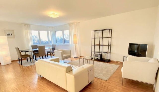 144 * Your bright and spacious apartment by the lake
