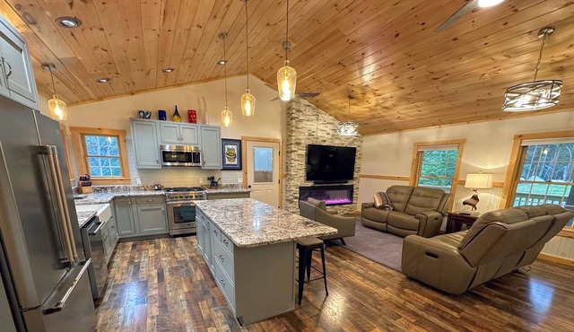 14EV Newly custom built Coventry home on 3 acre private lot near Cannon, Franconia