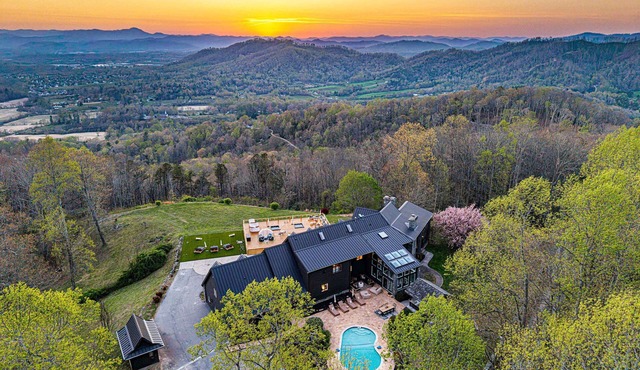 14k sq ft Mountaintop Estate - Private Golf Course
