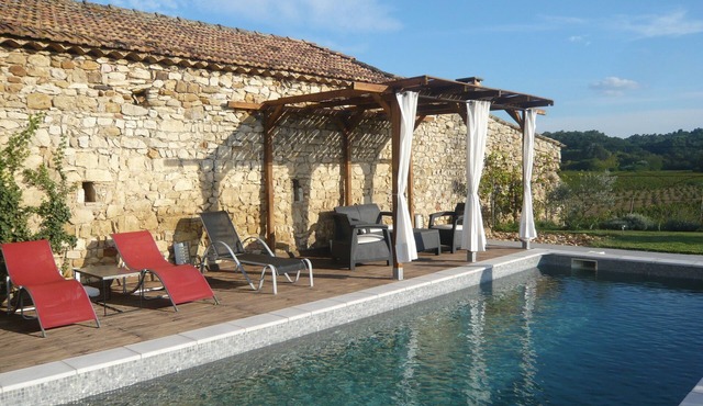 14th century farmhouse, private swimming pool, 260 m², contemporary decor! quiet!