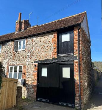 14th century Rose cottage, Centre of Alfriston By Air Premier