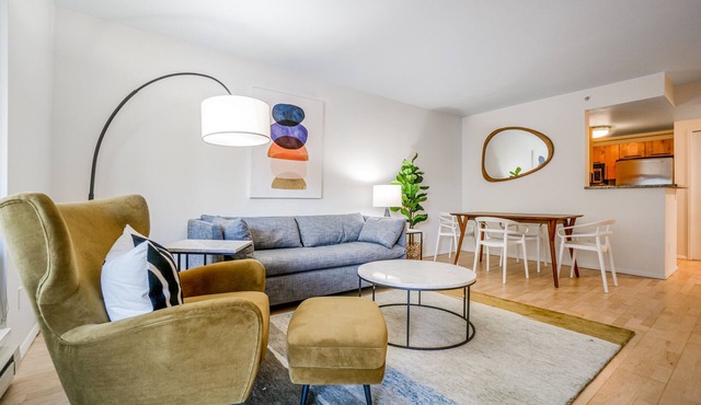 14th Floor Condo with Wifi & Shared Pool and Hot Tub - Amazing Location