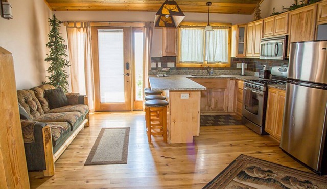 15) 1 BEDROOM WITH LOFT CONDOS - 3 QUEENS- The Mountain Inn