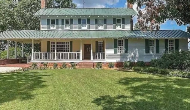 15 acre luxury farmhouse with pool in Blythewood, SC, Circa 1788.