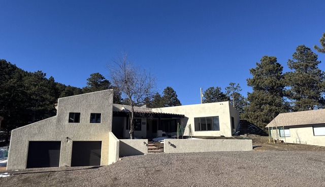 15 Acre Private 5 bedroom Retreat