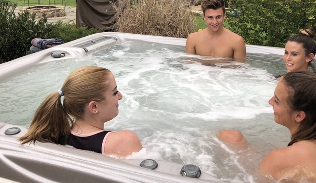 15 bdrm ~39ppl~ 2 houses nXL HotTub, Pool, pond, Volleyball4238021965.