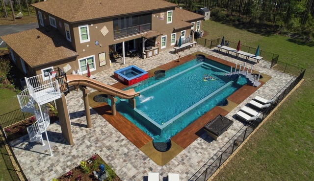 15 Bedroom Game-Filled Fun House on 10 Acres Near Orlando!