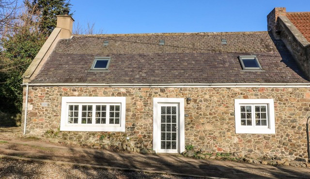 15 BOGAN, pet friendly, character holiday cottage in Coldingham