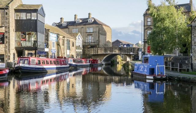 15 CLITHEROE, family friendly, with open fire in Skipton