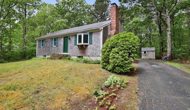 15 Courtland Drive - Charming modern home, pet-friendly, short drive to beach