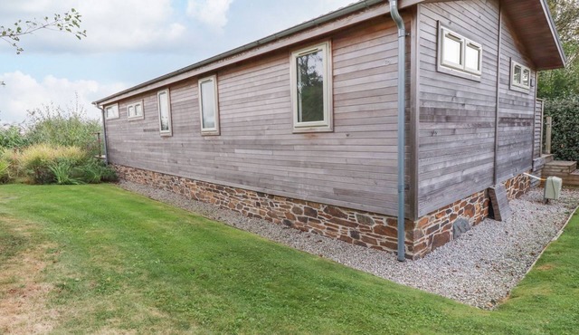 15 FARAWAY FIELDS, family friendly, with hot tub in Dobwalls